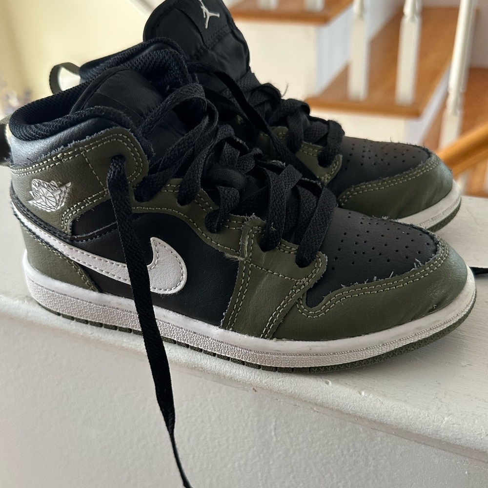 Kids Jordan 1 mid sneaker size 13